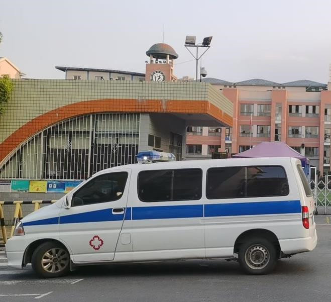 绥阳救护车出租护送骨折病人一公里多少钱